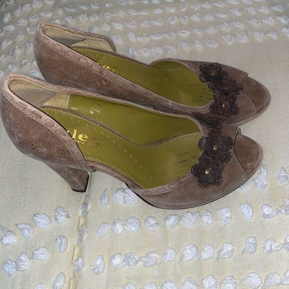 Richard Tyler Red Leather Peep Toe Pumps Sz 7.5 - Picture 7 of 7